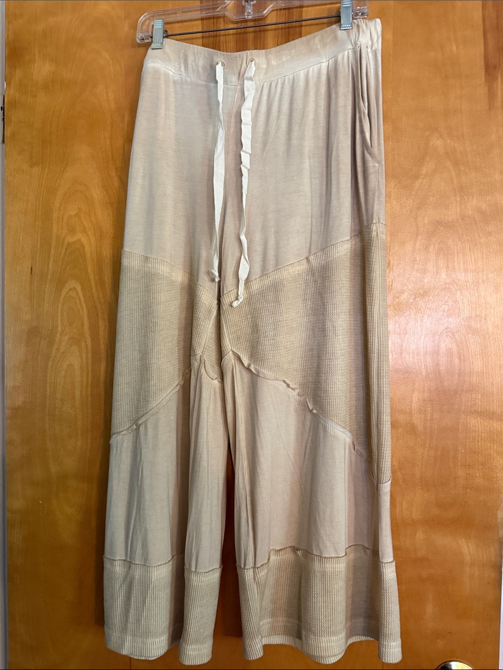 POL Cream Drawstring Joggers Buttery Soft And Waffle Knit. Sz M/L. NEVER WORN